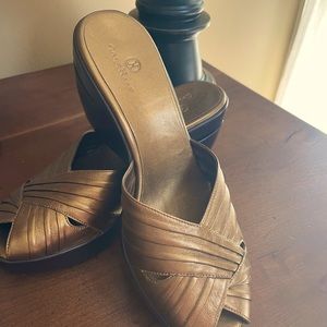 Cole Haan Nike Air wedge slides open toe crisscrossed metallic brown. New. 10 B